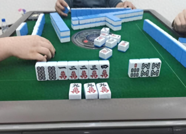 必备科技“欢乐内蒙麻将外卦神器下载”开挂辅助透视教程