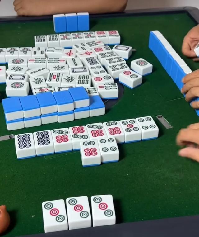 我来教大家“湖北云雀麻将可以开挂吗!辅助神器插件下载-第2张图片